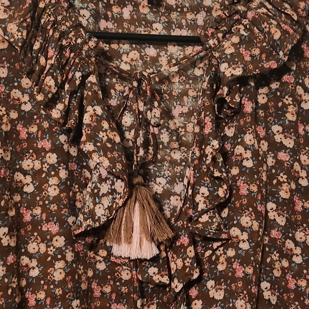 AE Blouse - Picture 4 of 4